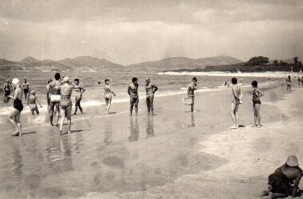 POSTAL PV07593: Bañistas en la Playa de Samil, Vigo