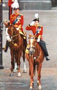 POSTAL PV07401: The Queen Elisabeth taking the salute at the Trooping