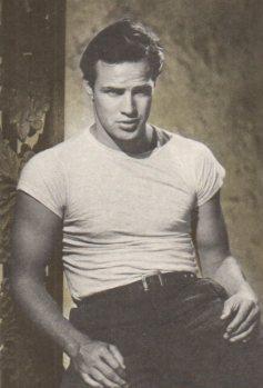 POSTAL PV07428: Marlon Brando en Un tranvia llamado deseo