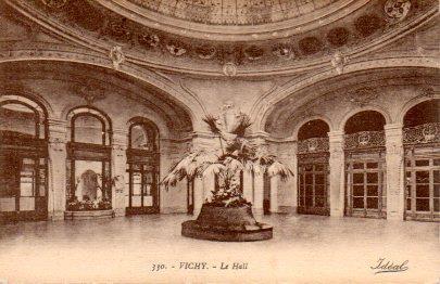 POSTAL PV08046: Le Hall Vichy