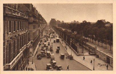 POSTAL PV08069: Rue de Rivoli, les Jardins des Tuileries et le Louvre, Paris