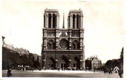 POSTAL PV08235: Parvis de Notre-Dame, Paris