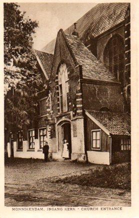 POSTAL PV08364: Monnikendam, Ingang Kerk - Church entrance
