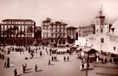 POSTAL PV08533: Place du Gouvernement et Hotel de la Regence, Alger