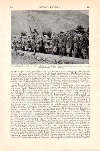 LAMINA V28952: Mussolini dirigiendo la palabra al ejercito rodeado del rey