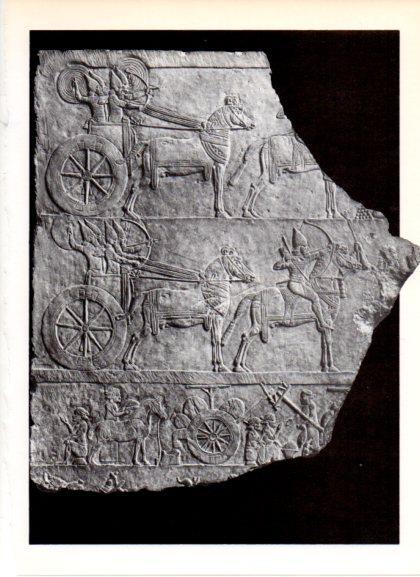 LAMINA V32334: Carros de guerra antes de entrar en batalla bajorrelieve asirio