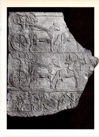 LAMINA V32334: Carros de guerra antes de entrar en batalla bajorrelieve asirio
