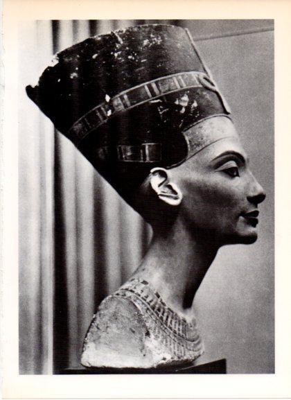 LAMINA V32317: Busto de Nefertiti en trasera Estatua de Ramses II