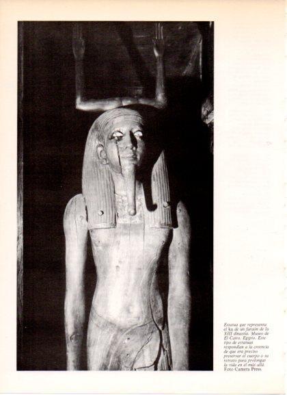 LAMINA V32305: Estatua que representa el ka de un faraon de XIII dinastia
