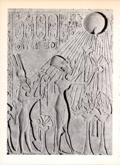 LAMINA V32306: Estela del faraon Ajnaton y Nefertiti entonando un himno
