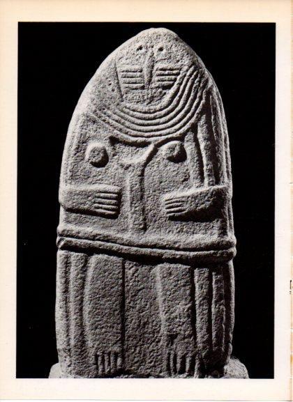 LAMINA V32222: Estatua menhir femenina de Saint-Sernin-sur-Rance