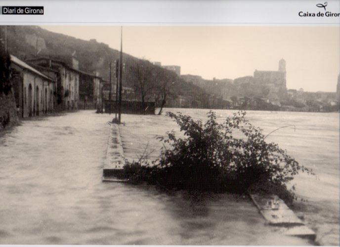 LAMINA V31622: Carrer Pedret, aiguat de l'any. Girona