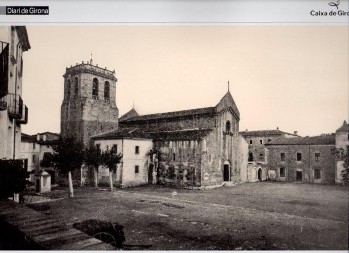 LAMINA V31616: Plaça i Monestir de Sant Pere, Besalu