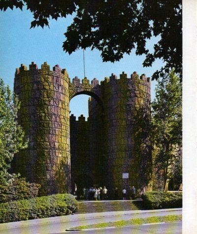 LAMINA V33197: Entrada al Pueblo Español en Barcelona