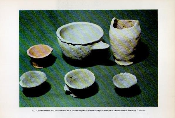 LAMINA V34752: Ceramica de la cultura megalitica balear, Epoca del Bronze